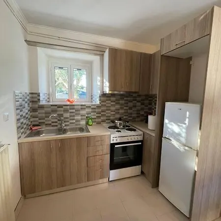 Giannis House
