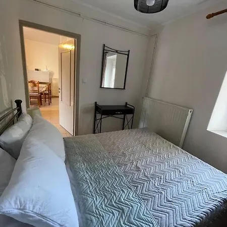 Giannis House